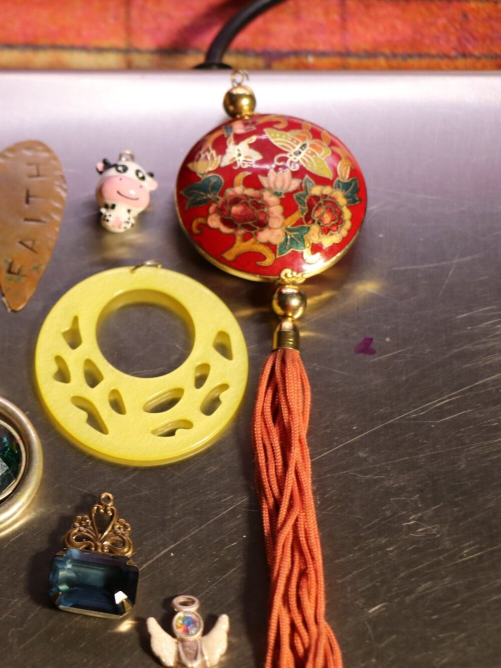 40+ Mostly Vintage Pendants,Charms, and Finales-Lot of Mixed Styles and Sizes - Picture 7 of 11